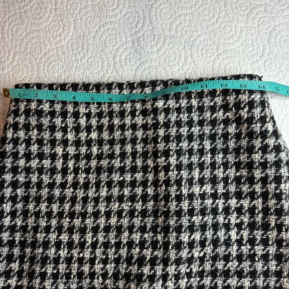 LOFT Black and White Houndstooth Mini Skirt - Picture 12 of 15